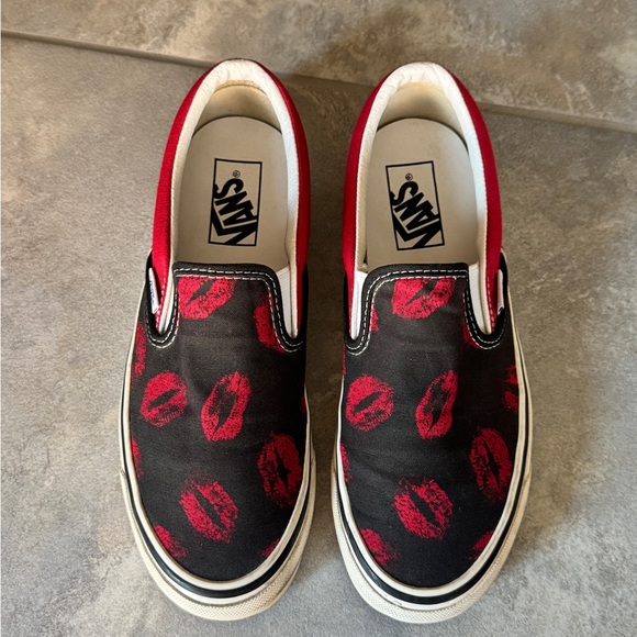Vans Valentine’s shoes💋 - Picture 2 of 7